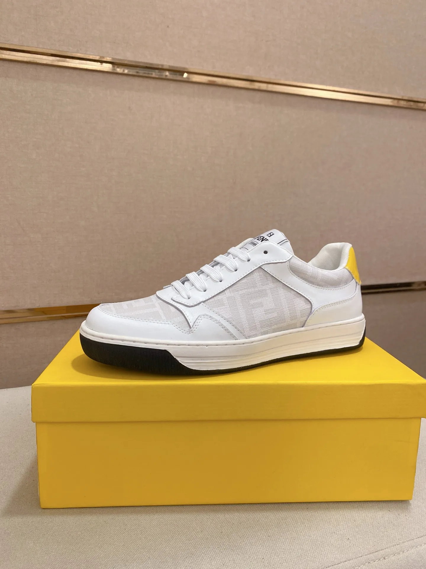 Men's shoes 💰 420💰 (FENDI) New style 👊🏻 upper 🇮🇹 imported cowhide fabric 🇩🇪 lining imported sheepskin lining. The original outsole is molded to highlight the identity of every man, and the upper foot is stable and stable🚶🏻🚶🏻The high-end custom counters reproduce the original version📯No matter the wind or rain, the shoe last remains unchanged and can withstand the verification of time🔍️,🔵 Size: 38-44 (45 is custom-made and cannot be returned or exchanged